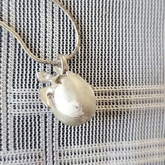 Baby Turtle Hatching Necklace - Picture 2 of 6